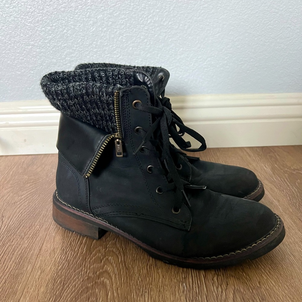 Navy blue winter boots! And are suede material!